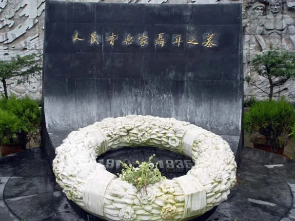 【HEF黨建小課堂100講】第六十九講:中國最振奮的聲音!是他用一把二手小提琴創(chuàng)作出來的……(圖16) 【HEF黨建小課堂100講】第六十九講:中國最振奮的聲音!是他用一把二手小提琴創(chuàng)作出來的……(圖16)