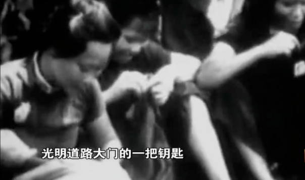 【HEF黨建小課堂100講】第八十四講：蓋芭蕉葉睡覺，背著嬰兒行軍，她們是真實的“紅色娘子軍”……(圖7)