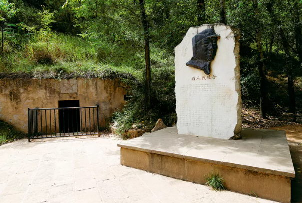 【HEF黨建小課堂100講】第八十九講：他在崗位上默默奉獻，一生“為人民服務”，死得重于泰山……(圖8)