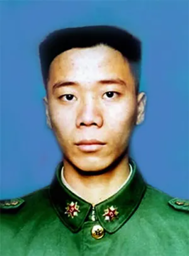 【HEF黨建小課堂之人物篇】20歲的他犧牲在抗洪大堤上,父親穿著他的軍裝繼續搶險(圖5) 圖片