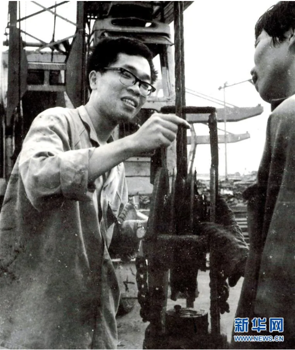 【HEF黨建小課堂之人物篇】從僅有初中文化到全國勞模,他用130多項創新,改寫了無數碼頭工人的命運(圖6) 圖片