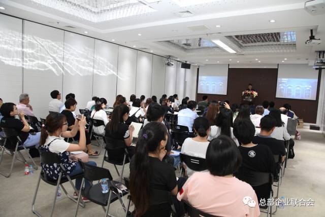 聯(lián)合會(huì)成功召開(kāi)朝陽(yáng)區(qū)服務(wù)業(yè)擴(kuò)大開(kāi)放-外籍人才出入境新政宣講會(huì)(圖1)