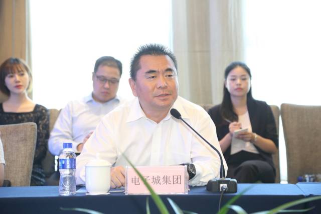 產(chǎn)業(yè)集聚 聯(lián)合創(chuàng)新——總部企業(yè)(京津冀)創(chuàng)新產(chǎn)業(yè)協(xié)同發(fā)展座談(圖4) 產(chǎn)業(yè)集聚 聯(lián)合創(chuàng)新——總部企業(yè)(京津冀)創(chuàng)新產(chǎn)業(yè)協(xié)同發(fā)展座談(圖4)