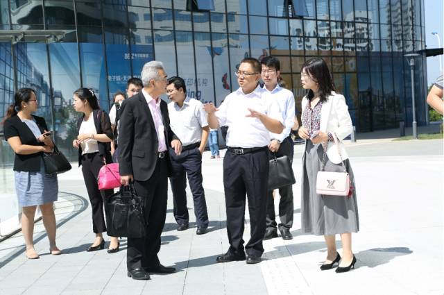 產(chǎn)業(yè)集聚 聯(lián)合創(chuàng)新——總部企業(yè)(京津冀)創(chuàng)新產(chǎn)業(yè)協(xié)同發(fā)展座談(圖13) 產(chǎn)業(yè)集聚 聯(lián)合創(chuàng)新——總部企業(yè)(京津冀)創(chuàng)新產(chǎn)業(yè)協(xié)同發(fā)展座談(圖13)