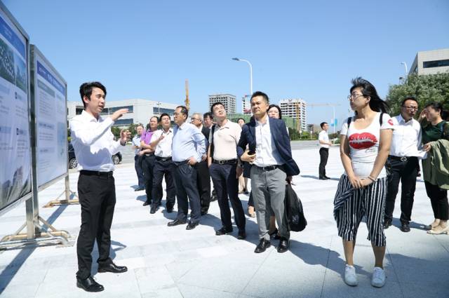 產(chǎn)業(yè)集聚 聯(lián)合創(chuàng)新——總部企業(yè)(京津冀)創(chuàng)新產(chǎn)業(yè)協(xié)同發(fā)展座談(圖15) 產(chǎn)業(yè)集聚 聯(lián)合創(chuàng)新——總部企業(yè)(京津冀)創(chuàng)新產(chǎn)業(yè)協(xié)同發(fā)展座談(圖15)