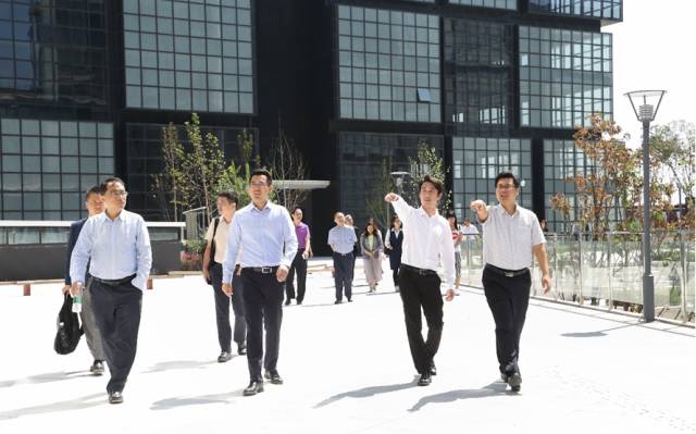 產(chǎn)業(yè)集聚 聯(lián)合創(chuàng)新——總部企業(yè)(京津冀)創(chuàng)新產(chǎn)業(yè)協(xié)同發(fā)展座談(圖14) 產(chǎn)業(yè)集聚 聯(lián)合創(chuàng)新——總部企業(yè)(京津冀)創(chuàng)新產(chǎn)業(yè)協(xié)同發(fā)展座談(圖14)