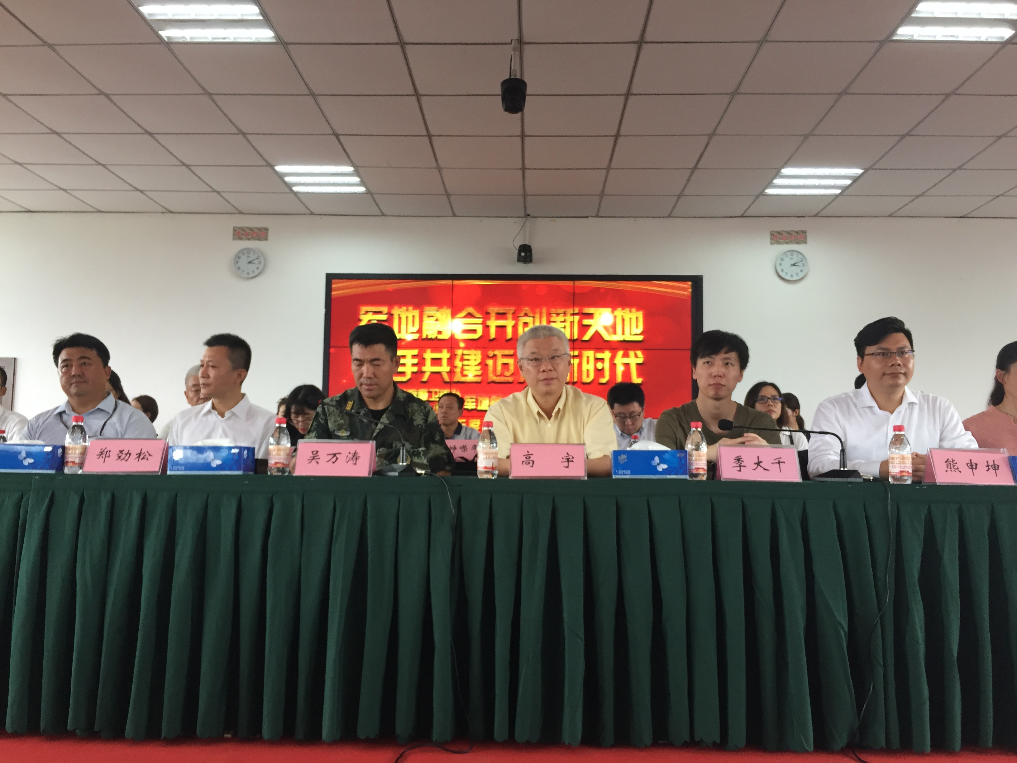 軍地融合開創新天地,攜手共建邁入新時代(圖2) 軍地融合開創新天地,攜手共建邁入新時代(圖2)