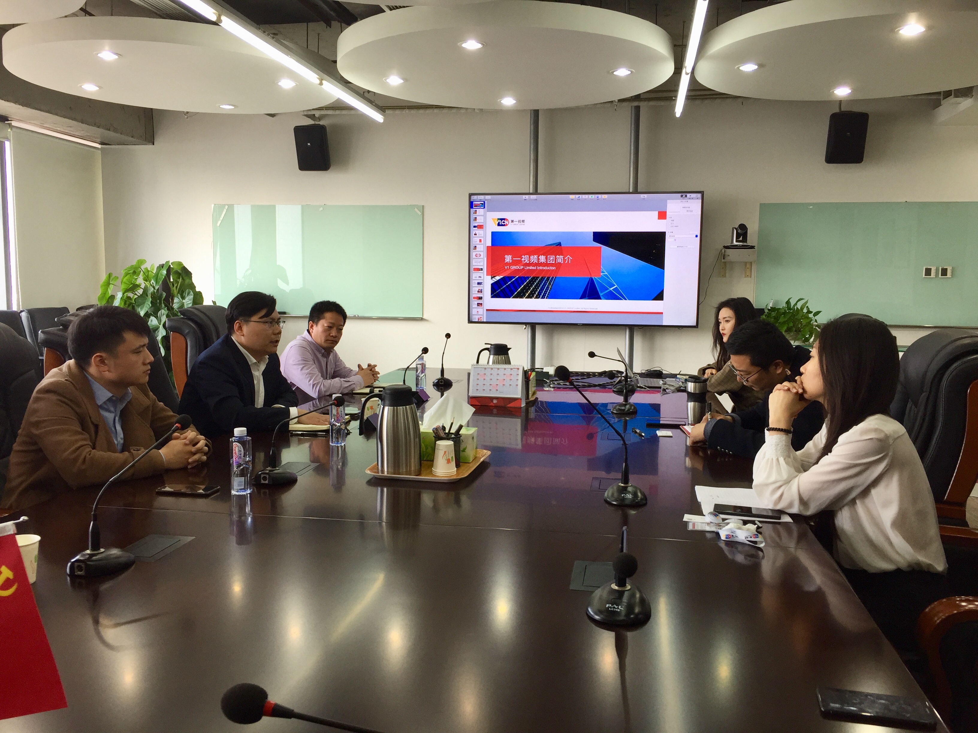 朝陽區(qū)總部企業(yè)聯合會熊申坤秘書長一行走訪第一視頻集團(圖5)
