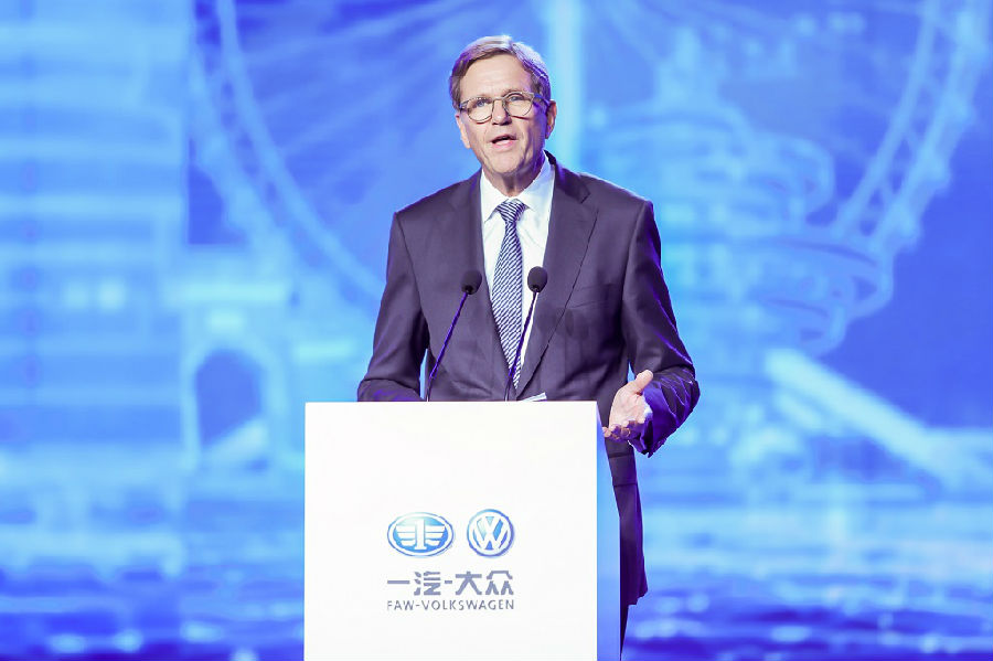 4、大眾汽車集團管理董事會成員、大眾汽車集團(中國)總裁兼CEO海茲曼教授致辭.jpg 讓精效 從津始 一汽-大眾華北基地建成投產(圖4)
