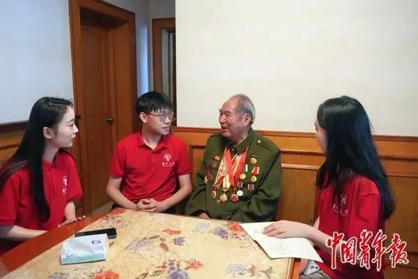 銘記歷史 緬懷先烈 | 為了永不褪色的記憶——揚州大學(xué)口述史團隊十年接力尋訪抗戰(zhàn)老戰(zhàn)士(圖2)