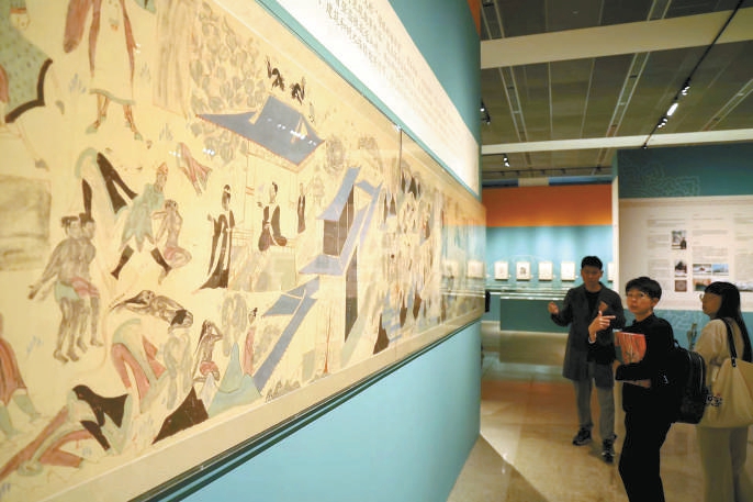 先鋒模范 | “花開敦煌”——從藝八十年藝術與設計展亮相工藝美術館 常沙娜：創新要落在我們的根上(圖1)