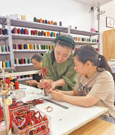 先鋒模范 | 非遺傳承人董新瑞：傳承結繩技藝 編織幸福生活(圖1)