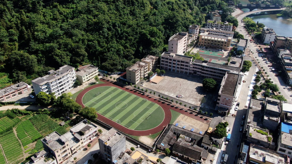 先鋒模范 | 15年堅守，她讓山區學校響起瑤鼓與歌聲(圖2)