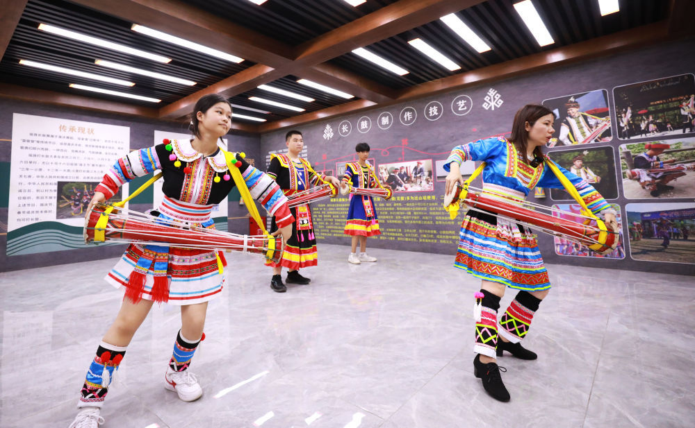 先鋒模范 | 15年堅守，她讓山區學校響起瑤鼓與歌聲(圖5)