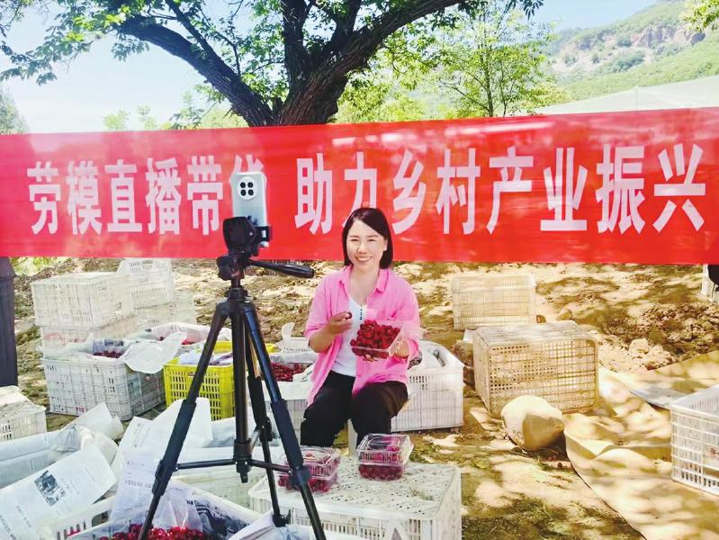 先鋒模范 | 郁林英：讓“紅果果”變成致富果(圖1)